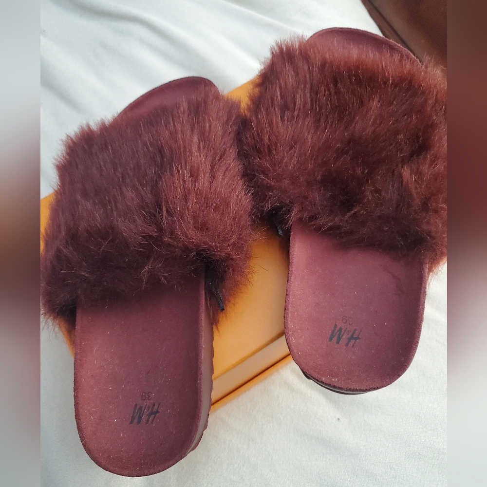 H&M Burgundy faux fur slides